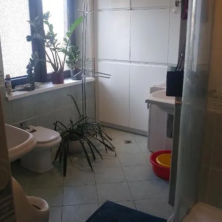 W Domu Z Duzym Ogrodem Homestay Krakow