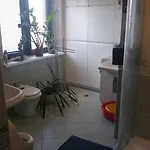 W Domu Z Duzym Ogrodem Проживание в семье Краков